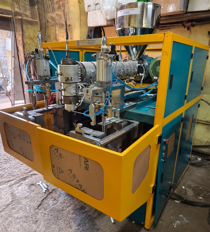 High speed extrusion blow molding machine for 5L jerry cans - Mumbai Manufacturer